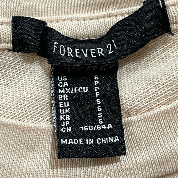 Forever 21 graphic tee - Picture 4 of 4